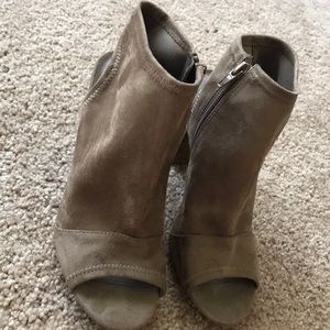 Open toe heel bootie